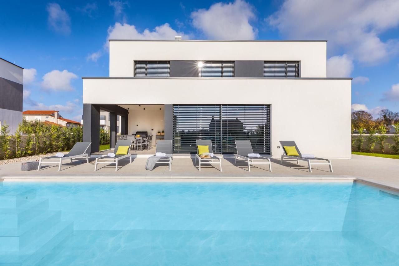 Amazing Private Villa With Outdoor Swimming Pool In Vodnjan Esterno foto
