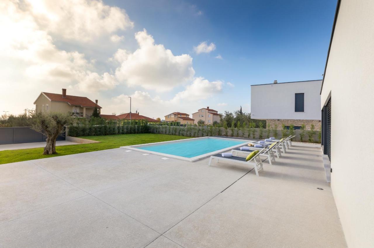 Amazing Private Villa With Outdoor Swimming Pool In Vodnjan Esterno foto