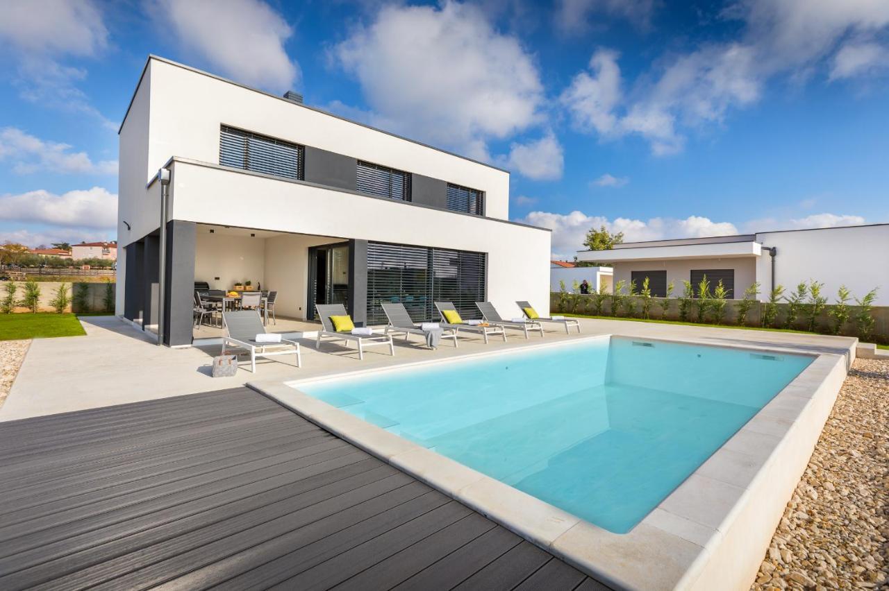 Amazing Private Villa With Outdoor Swimming Pool In Vodnjan Esterno foto