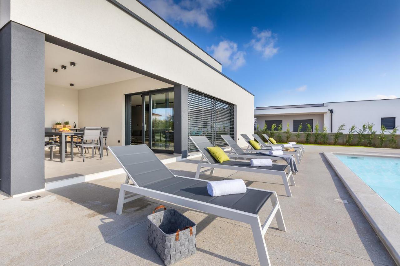 Amazing Private Villa With Outdoor Swimming Pool In Vodnjan Esterno foto